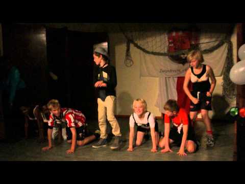 GL Pupillenkamp 2013 Bonte Avond: Groep 4 - Gentleman, Psy