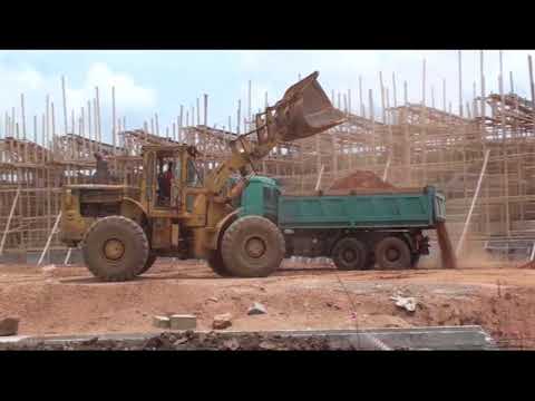 Visite guidée du chantier du stade d'entrainement de Poumpouré à Garoua