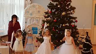 Новий рік у дітей середньої групи. Вихователь - Ващенко Т.А.