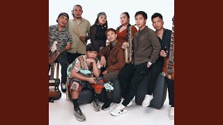 Download lagu Country Road mp3