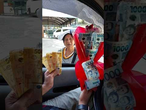 She is confused #foreignhand #manha #help #amazing #philippines