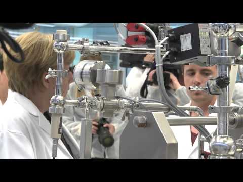 Seehofer und Merkel bei Roche in Penzberg - Bayern