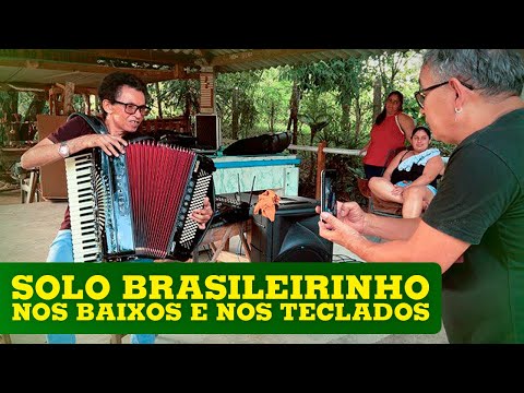Sanfoneiro SIMÃO MÃO BOBA faz a sanfona de BRINQUEDO ao tocar o SOLO instrumental BRASILEIRINHO