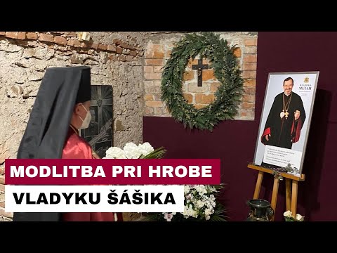 ARCIBISKUP CYRIL VASIĽ SJ SA MODLIL PRI HROBE VLADYKU MILANA ŠÁŠIKA