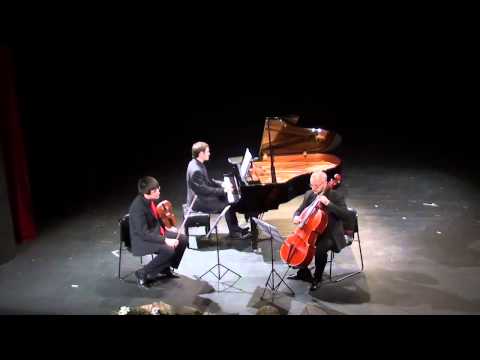 Alberto Ginastera: Milonga (Cancion del arbol del olvido) (by Trio Vivo)