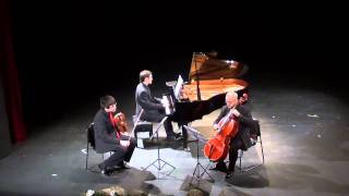 Alberto Ginastera: Milonga (Cancion del arbol del olvido) (by Trio Vivo)