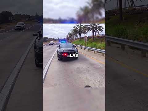 Parada de tráfico confusa a Motociclista