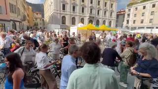 Biciclettata di protesta a Como contro il regolamento comunale