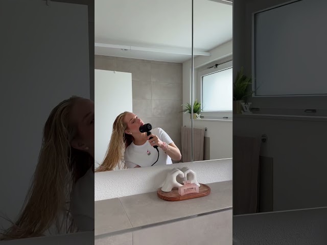 Video Teaser für Trisa Ionic-T Test von Janina: kleiner, klappbarer Haartrockner für schnelle, glänzende Ergebnisse