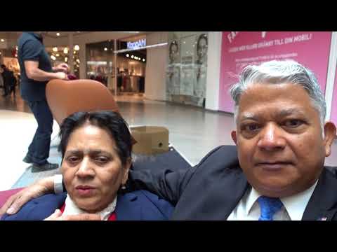 Aruna & Hari Sharma in Gränby Centrum Uppsala after Shopping, Sep 03, 2017