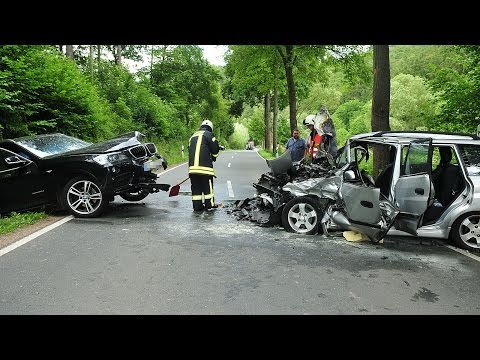 Mann in Lebensgefahr nach Frontalzusammenstoß bei Höringhausen