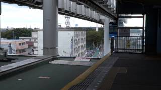 preview picture of video '都賀駅に到着する千葉都市モノレール1000形 Chiba city monorail to arrive Tsuga Station'