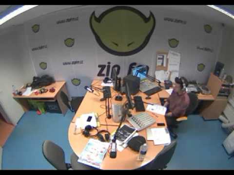 2013 11 26 Zip Fm Radistai skambutis Sauliui kuris apsvaiges nuo meiles