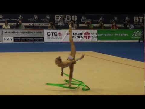 Berlin Masters 2011: Laura Jung with ribbon