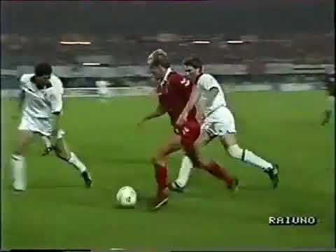 Franco Baresi vs Benfica in the 1990 European Cup Final