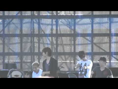 [111009] Keep your head down- TVXQ (rehearsals) @ KBS Free Concert - Overpeck Park
