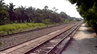 preview picture of video 'Kereta Api Putri Deli Melintas Langsung Stasiun Lidah Tanah'