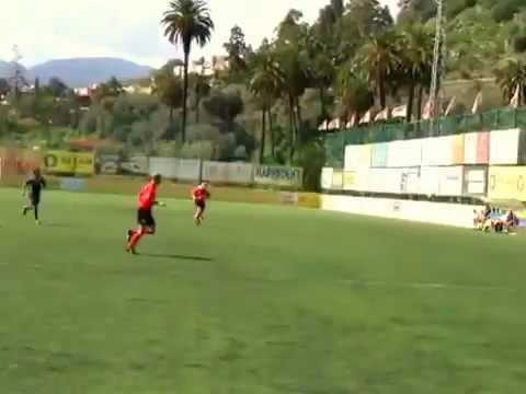 (Archivo) Jugada del Villa, partido contra el Orientación Marítima 2 11 2008