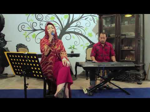 setulus hatiku semurni cintamu ...by Arie KOESMIRAN live ..@ aljava cafe resto .. 👍👍👍