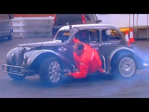 Terry Grant Changing A Wheel On Donut Car - Fifth Gear
