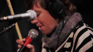 tUnE-yArDs - Doorstep (Live on KEXP)