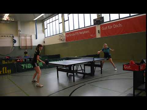 Martina Moosbrucker - Amelie Pucker ( SV Bergheim ) am 03.11.2019: 11:9, 11:6 und 11:0