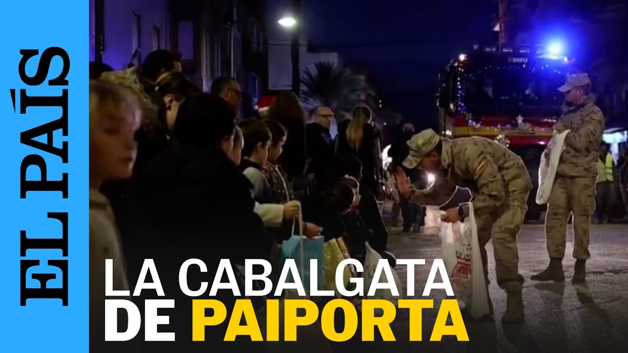 REYES MAGOS | Los Reyes Magos cruzan el barranco de 'El Poyo' en su cabalgata por Paiporta | EL PAÍS