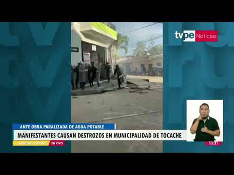 Manifestantes causan destrozos en Municipalidad de Tocache