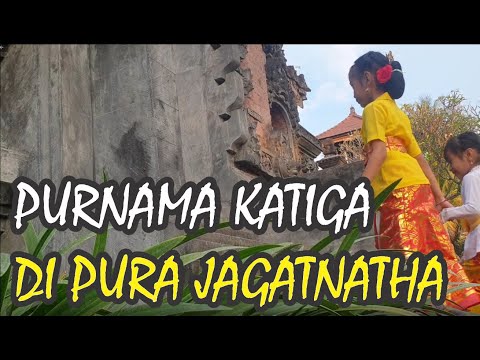 PURNAMA DI PURA JAGATNATHA SINGARAJA BERSAMA DEVINA MAS