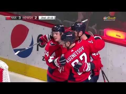 Alex Ovechkin's assists on Wilson and Carlson's goals vs Ducks (6 dec 2021)