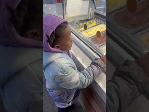 #shortsforyou #daughter #fypp #icecream #foryoupageofficiall #explorepage #icecreamlove #restaurant