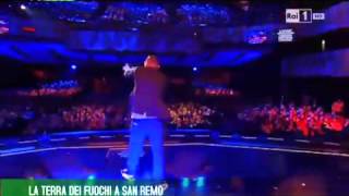Rocco Hunt porta la Terra dei Fuochi sul palco di Sanremo