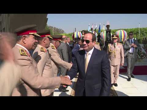 الرئيس عبد الفتاح السيسى يضع إكليل من الزهور على قبر الجندى المجهول بمناسبة الذكرى 45 لنصر أكتوبر