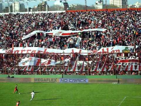 River Vs AAAJ Apertura 2010 "te vi, campeon, de la cabeza tomando alcohol"