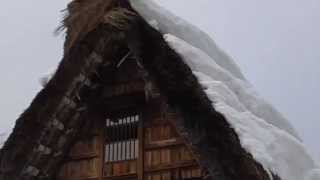 preview picture of video 'The Unique Roofs in UNESCO Shirakawa-go Village, Japan'