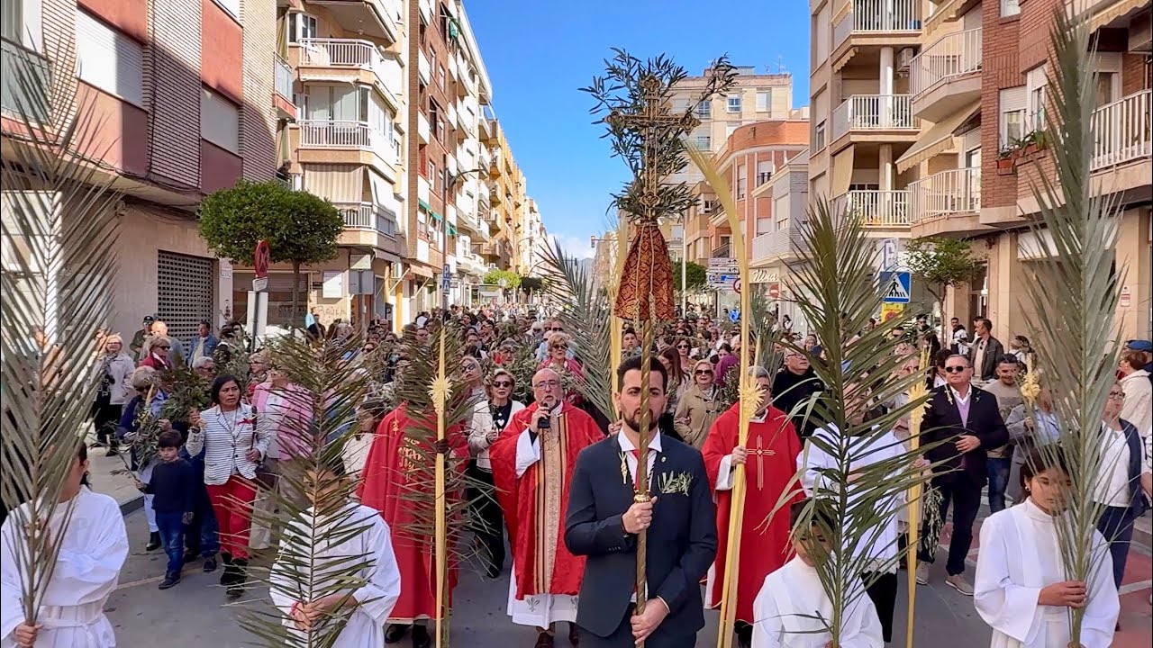 Procesión de Las Palmas en la mañana del Domingo de Ramos aguileño
