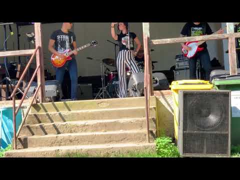 Aréna Prague- Endless 80'S Party - Black Velvet cover by Marina & Aréna