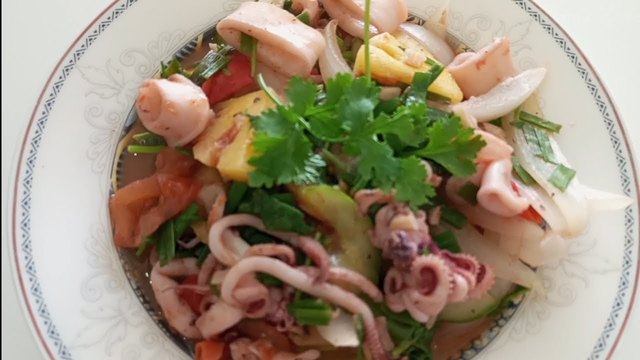 Vietnamese Seafood Stir-fry with Mambo Home! 🦑🍍🍅🥒🧄🧅