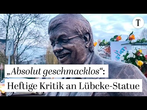 Zentrum für Politische Schönheit stellt Lübcke-Statue vor CDU-Zentrale auf