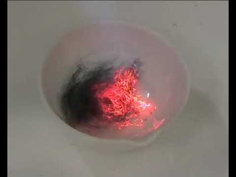 Versuch Redoxreaktionen  2019 01 11  Eisenwolle wird verbrannt   MPEG