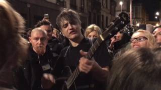 The Boy Looked At Johnny (The Libertines cover) - Pete Doherty live in the streets of Brussels @Cir