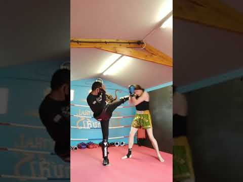Training and Teach Muay Thai techniques with James 🇹🇭🥊