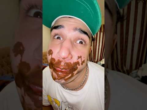 Cuando no te gusta compartir IG: elnachetoo #argentina #humor #comedia #sketch #amigos #mama