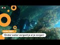 Kinderen leren onderwater zwemmen zonder zuurstof