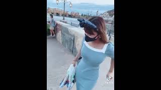 歩く巨乳着衣おっぱい