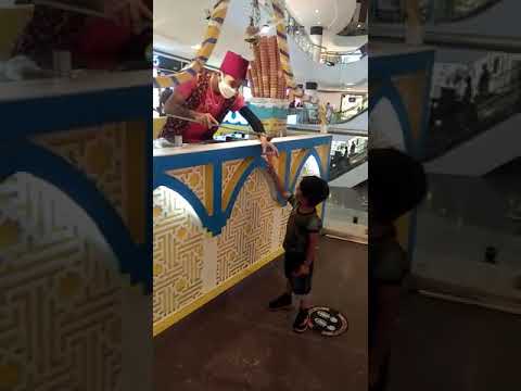 Kid with Turkish ice cream man ... 😍😍😍😍