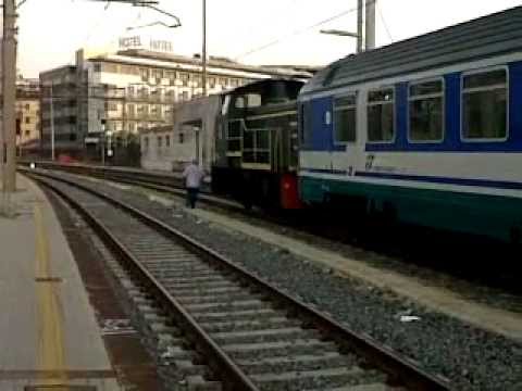 Manovra dell'ICN 1910 per problemi al Loco. (E656-274)