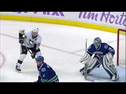 Crosby nets PPG on pretty backhanded finish | Penguins @ Canucks