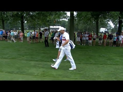 Sergio Garcia sticks his approach from the first cut at Bridgestone