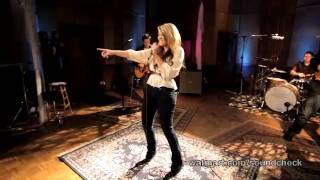 Lauren Alaina - The Funny Thing About Love Walmart Soundcheck